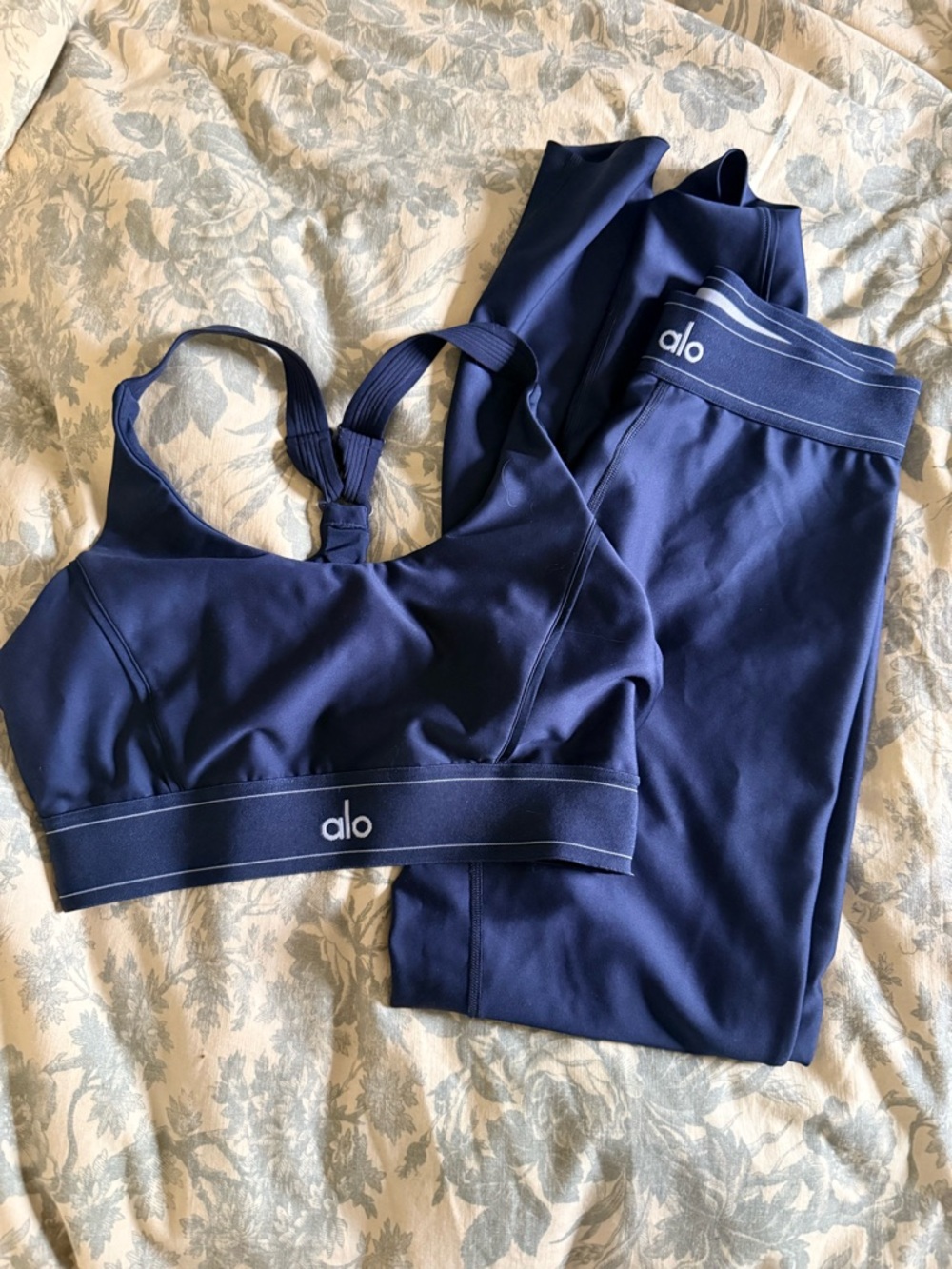 ALO Yoga Navy Blue Sports Bra and Leggings Set- airlift suit set
